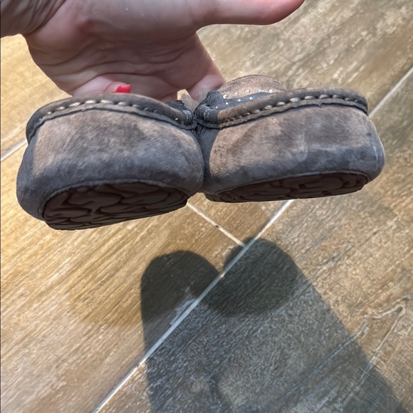 UGG Gray Cozy Ansley stud Sherpa-Lined Slippers NWOT - Picture 6 of 9